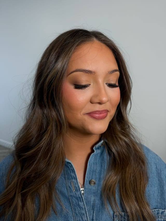 Soft glam makeup with bronzed eyes